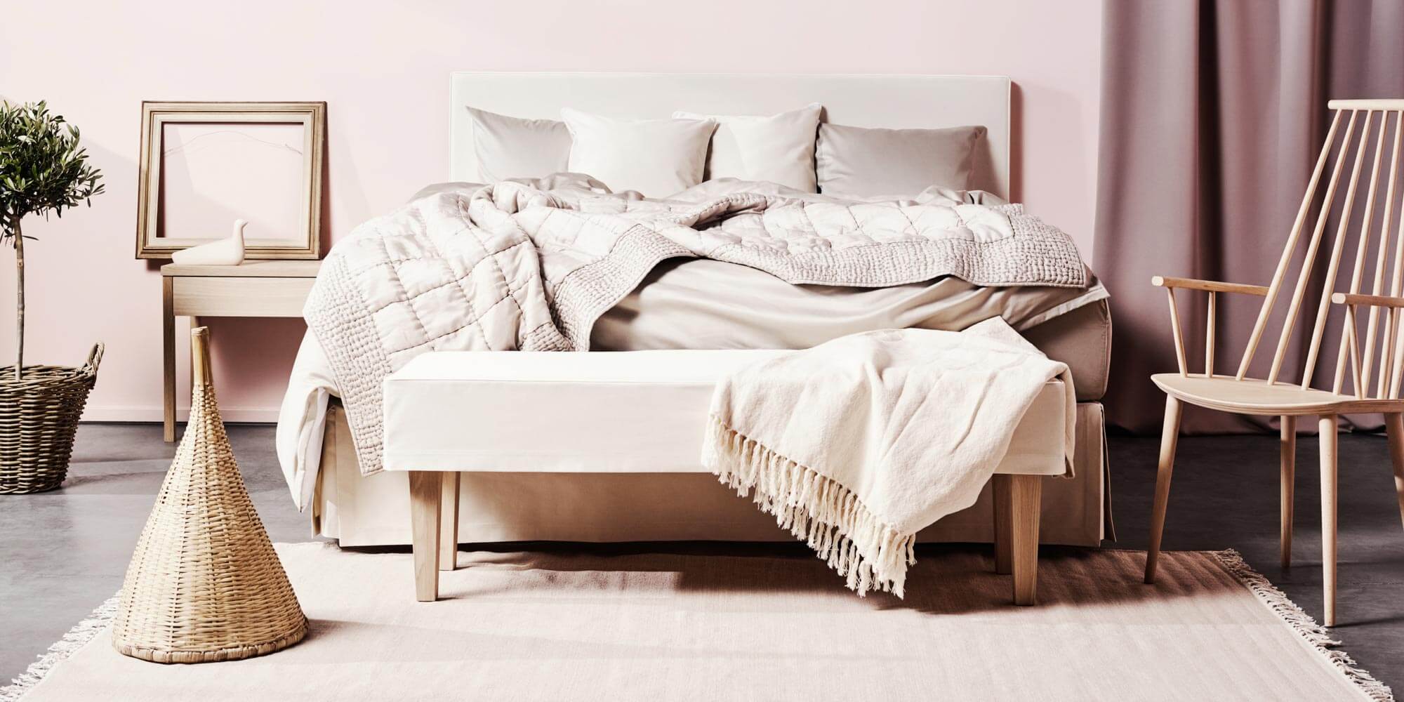 Fennobed_Tyyni_vor_farbiger_Wand