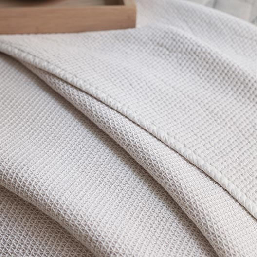 Fennobed_MATRI_Alma_bedspread_detail